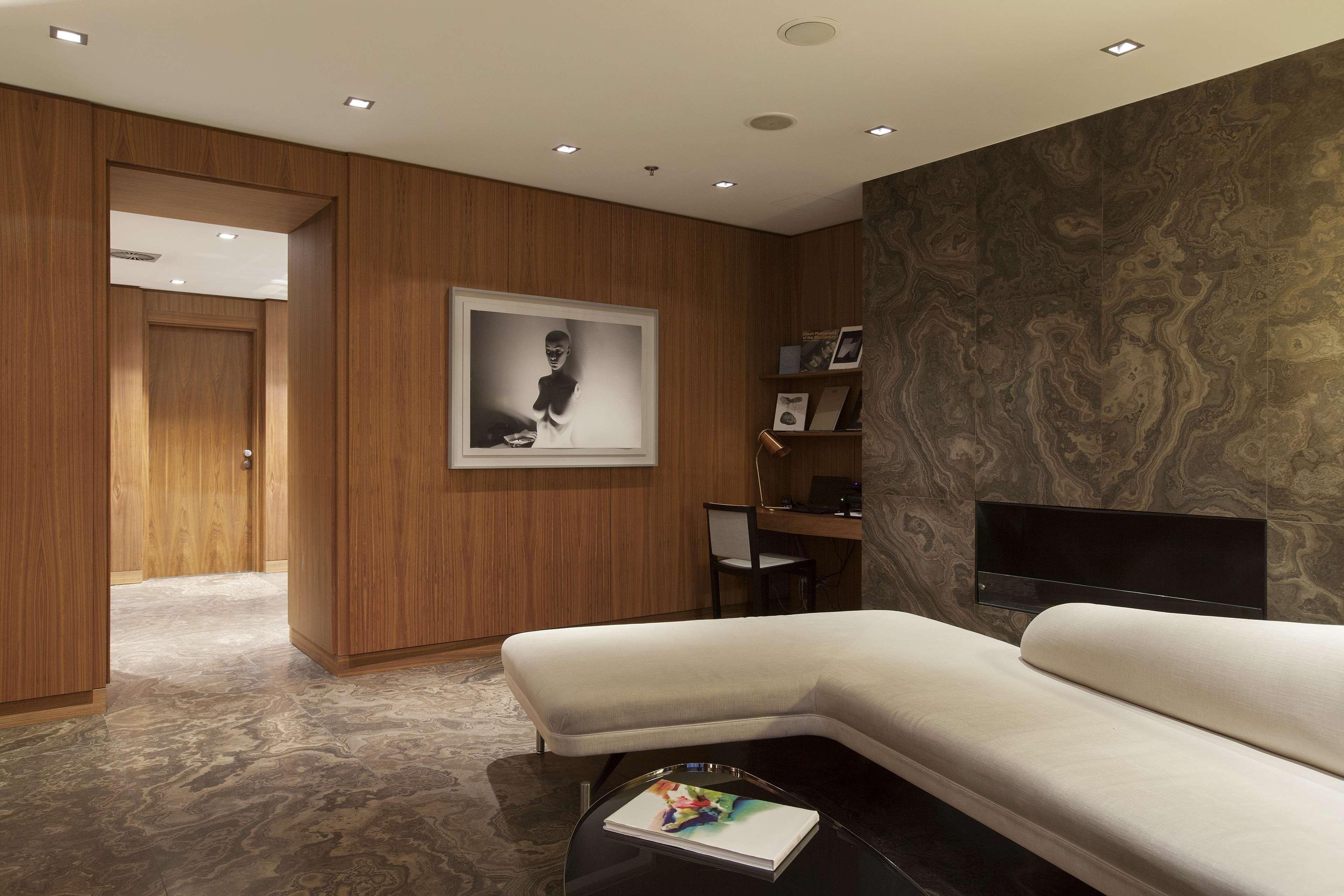 Hotel The Emblem - Preferred & Prague