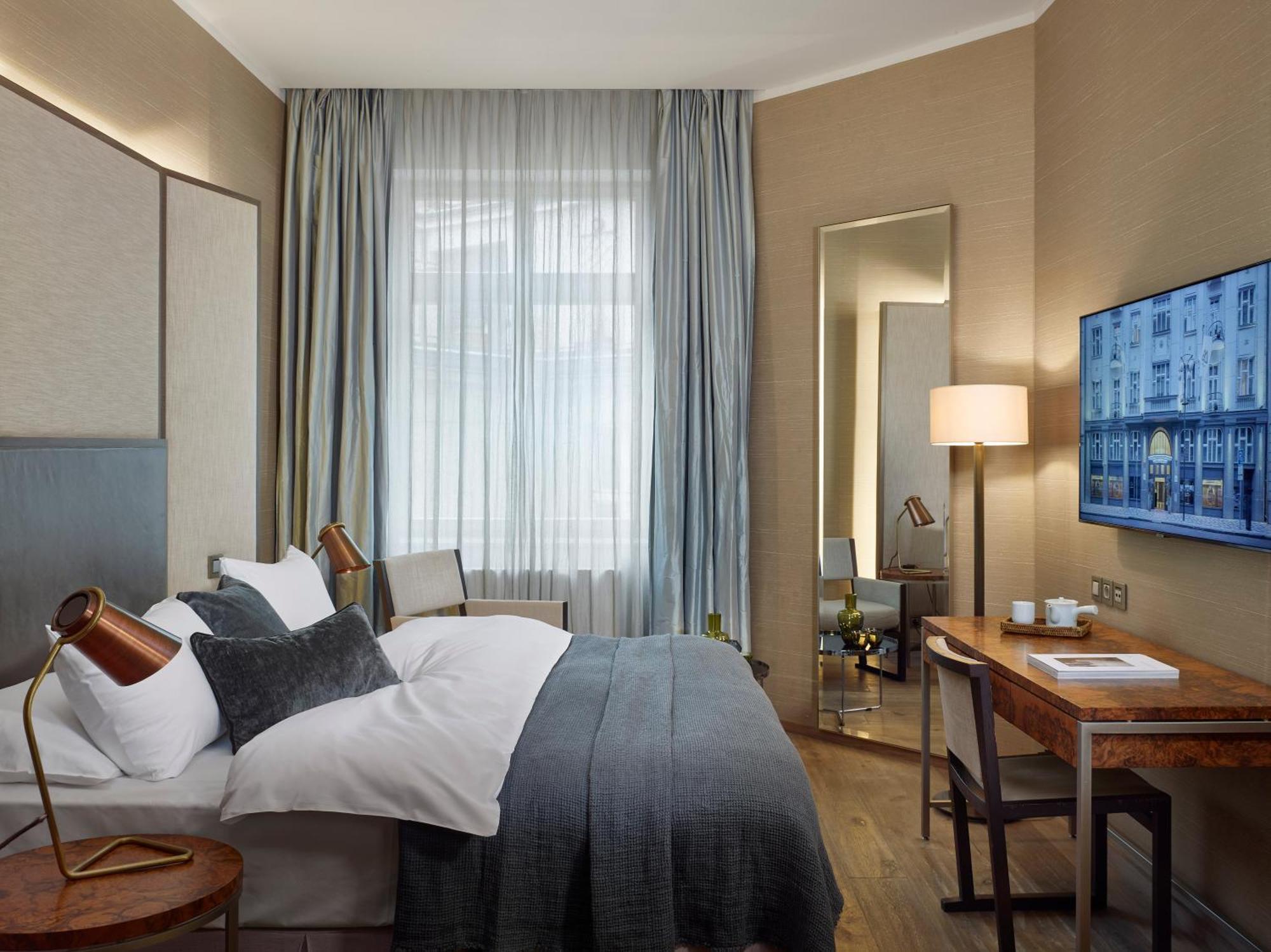 Hotel The Emblem - Preferred & Prague