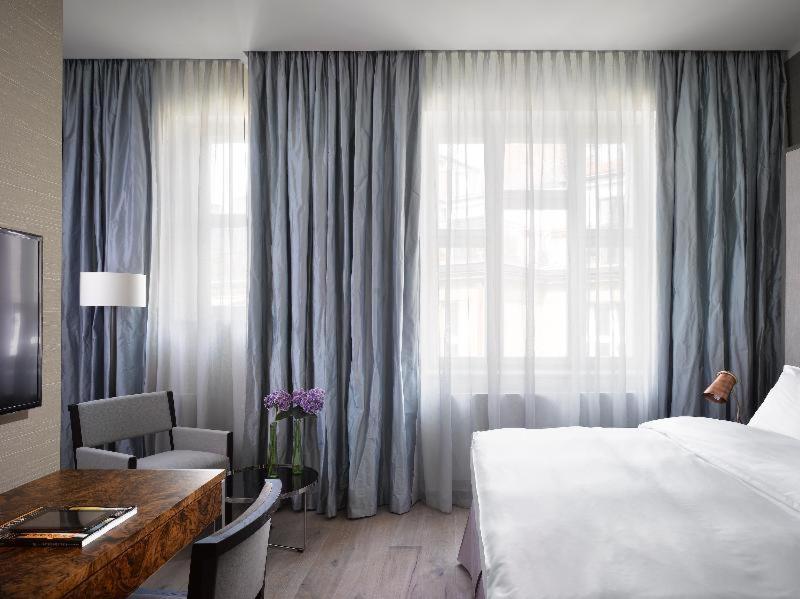 Hotel The Emblem - Preferred & Prague